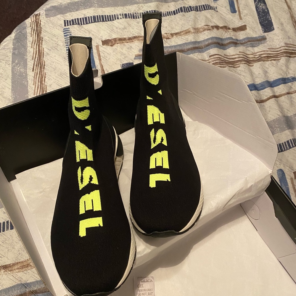 Diésel Men’s sock shoes.  Size 12 bought at Saks.